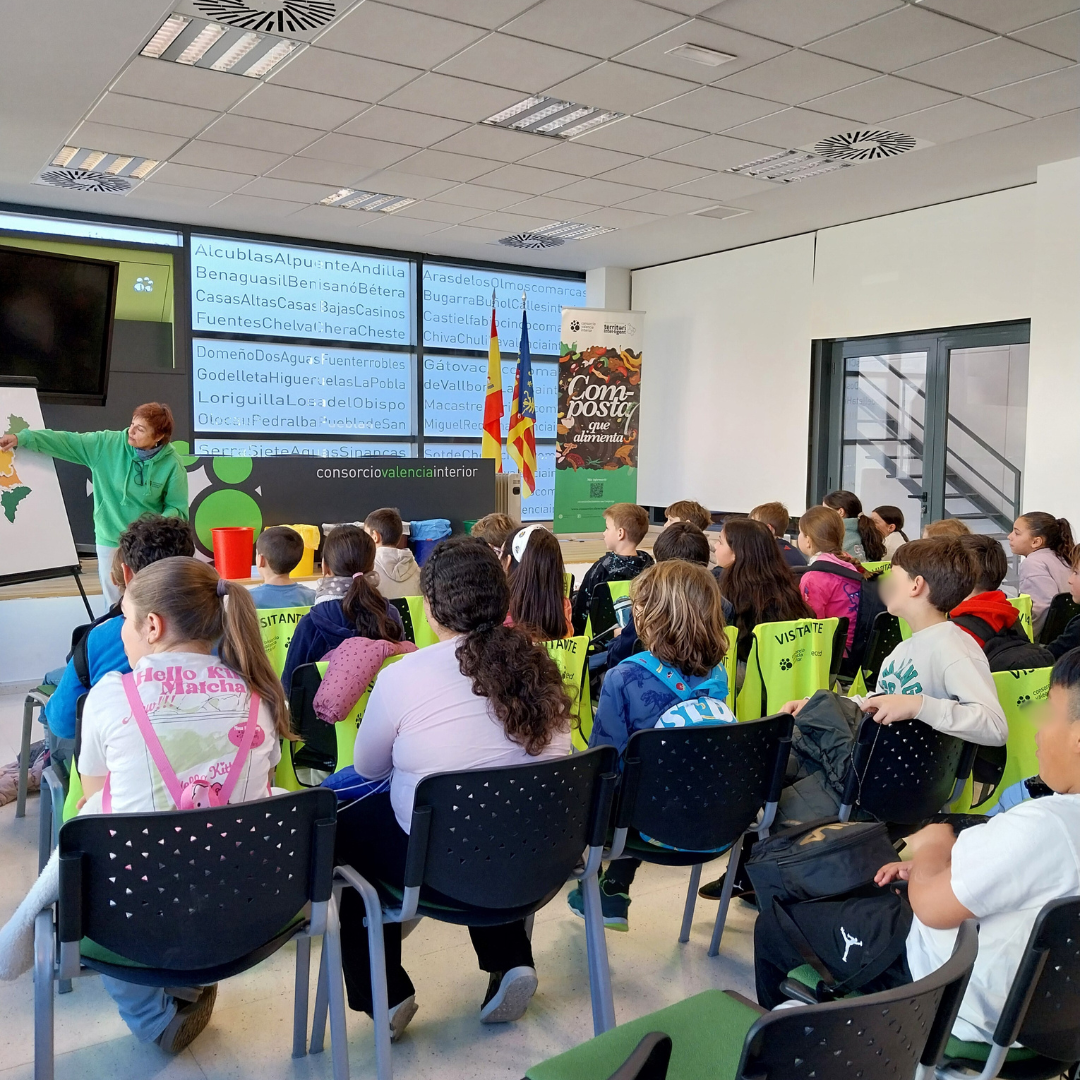 Visita del alumnado de 3.º y 4.º de Primaria del CEIP Emilio Lluch de Nàquera en la Planta de Llíria